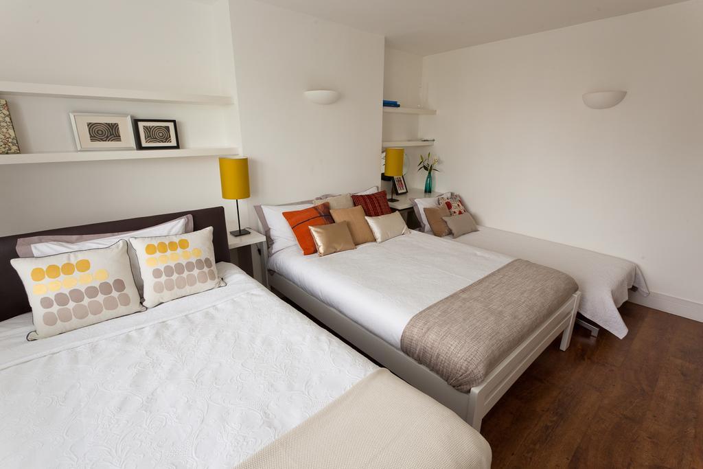118 Brondesbury Road Apartments London Room photo