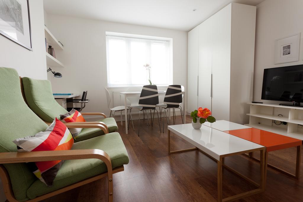 118 Brondesbury Road Apartments London Room photo